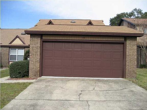 front of unit drive with 2 car garage