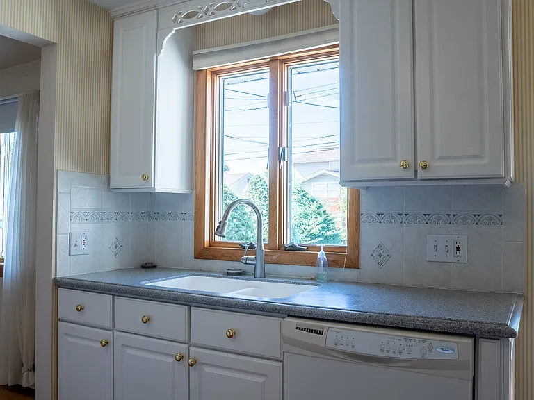102 Brooklane Dr — Photo 6