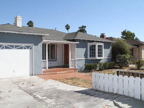 2260 Pulgas Ave, East Palo Alto, CA 94303