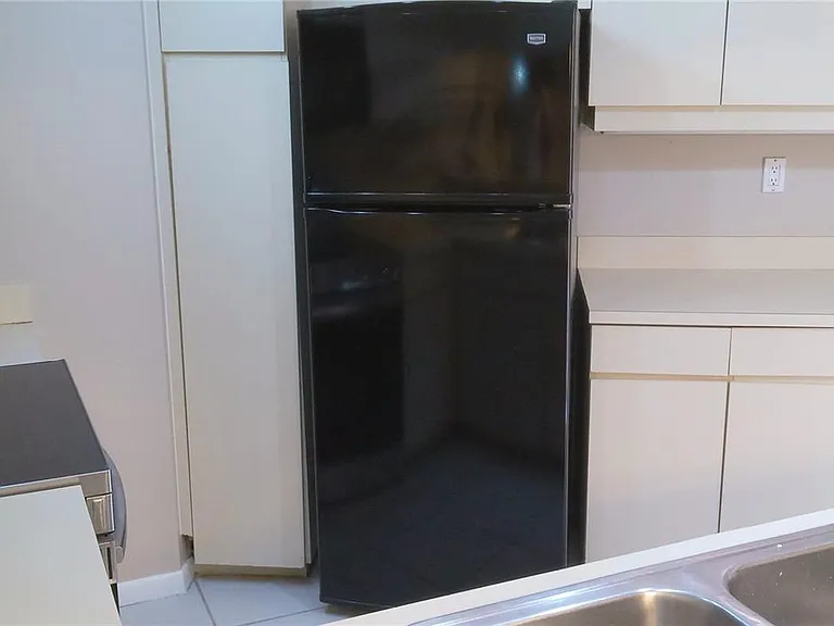 3841 Victoria Dr #14D — Photo 8