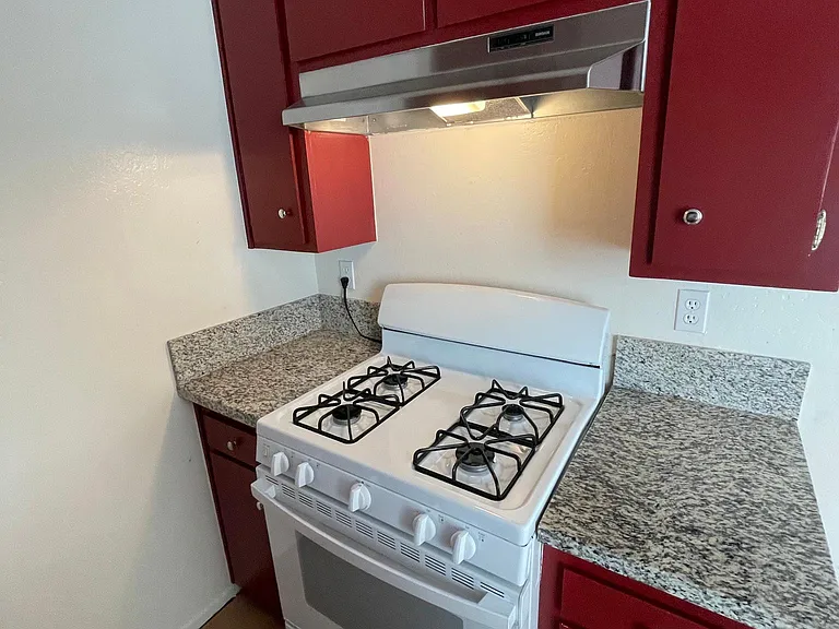 222 Goodman St #G — Photo 6