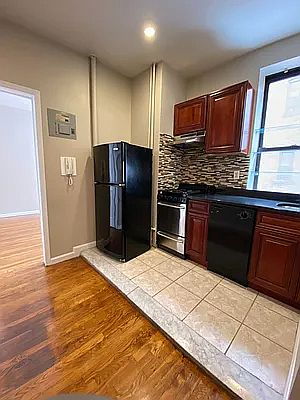 5th image of 433 E 80th St APT 14