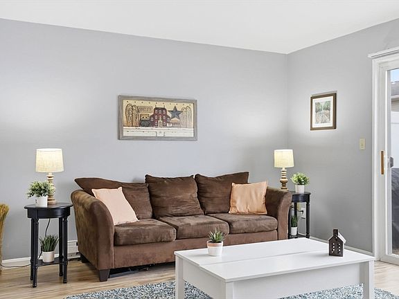 4th image of 10 Nancy Rd APT 6