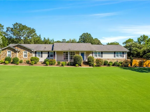 617 Jameson Dr, Piedmont, SC 29673