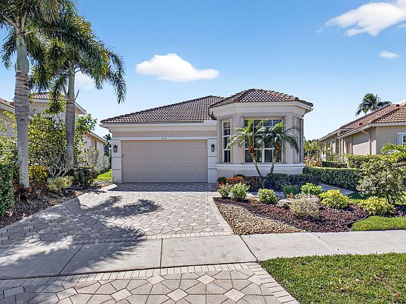 4th image of 6795 Fairway Lakes Drive