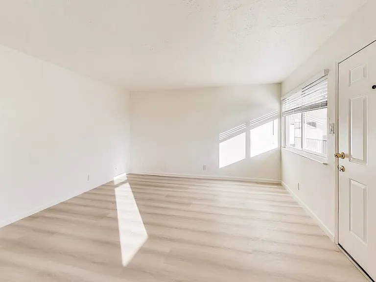 430 Vernon St #10 — Photo 5