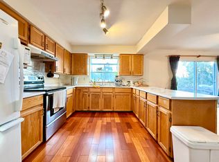 18572 76th Ave, Surrey, BC V4N 6C4