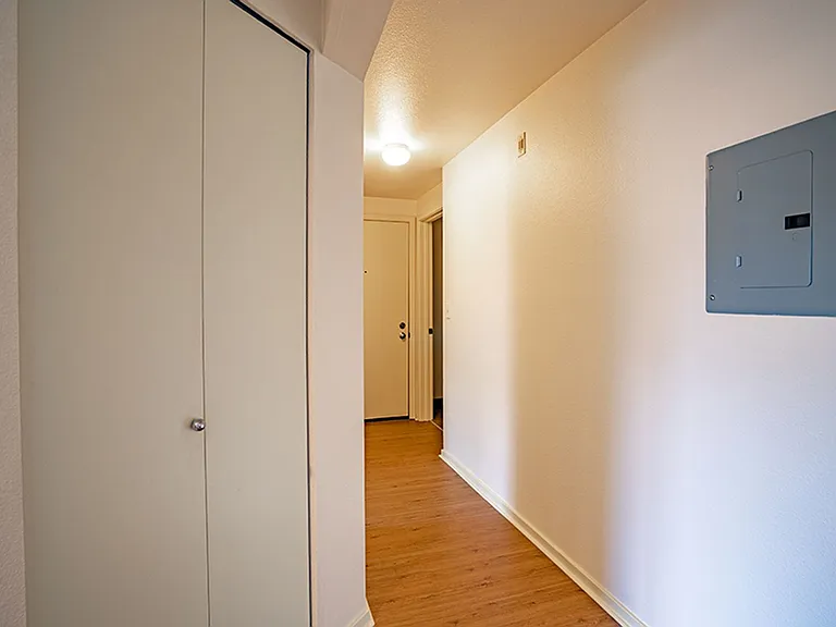 6th Ave Apartments — Photo 37