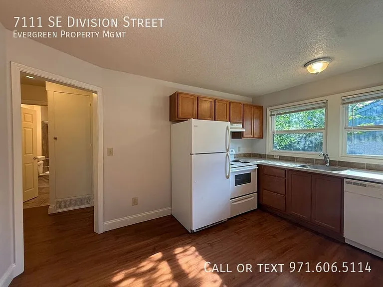 7111 SE Division St — Photo 9