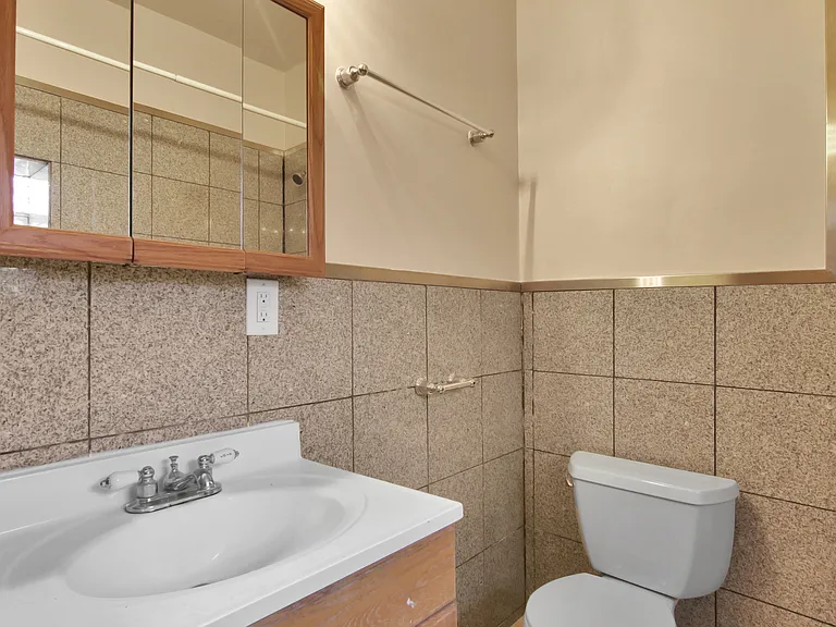 3800 S Emerald Ave #1R — Photo 3