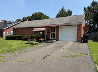608 Pleasant St, Holyoke, MA 01040