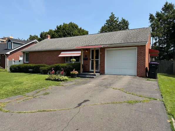 608 Pleasant St, Holyoke, MA 01040