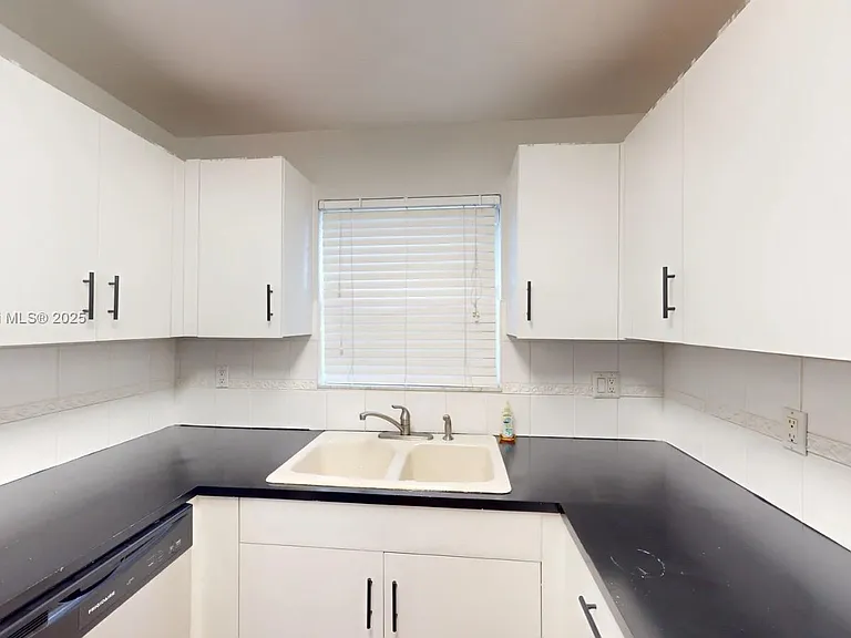 5032 SW 122nd Ter — Photo 15