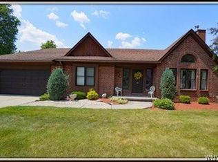 176 Bradfield Dr, East Amherst, NY 14051