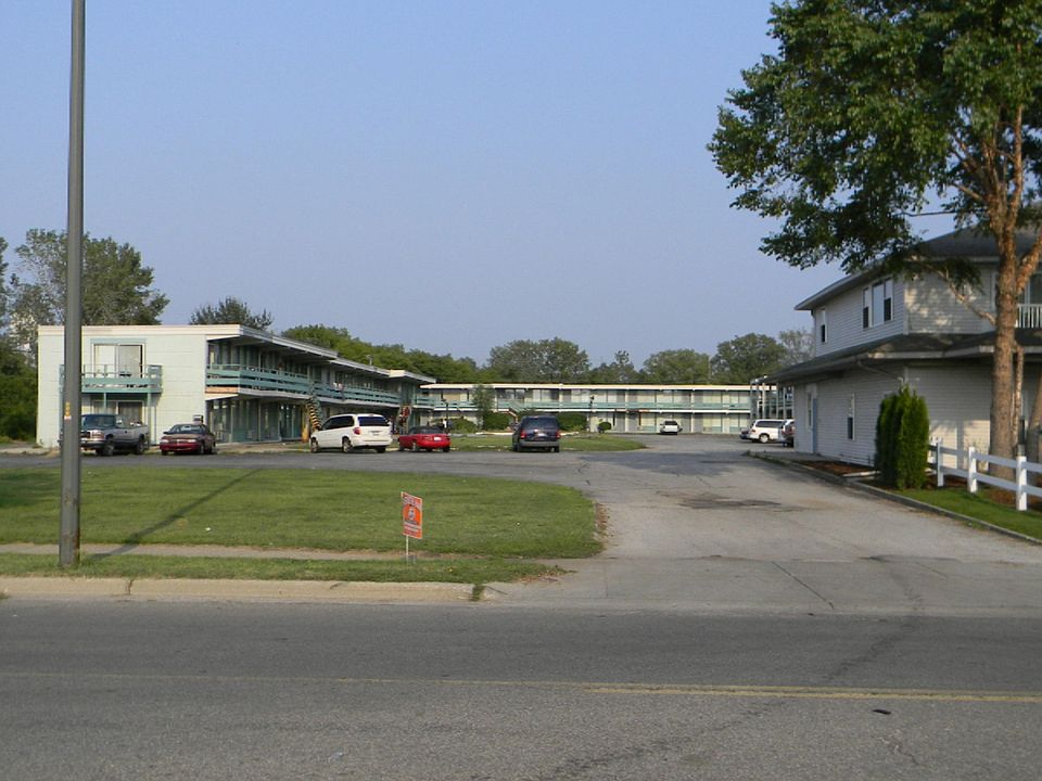 1st image of 655 Riverview Dr #136