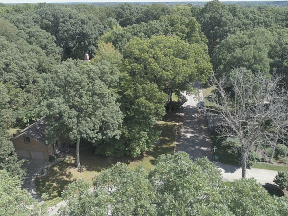 3rd image of 15931 Ashville Ln