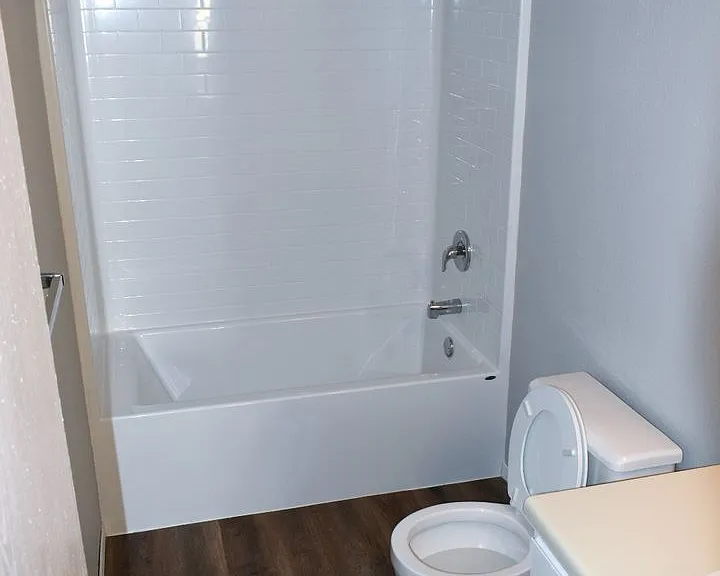 1024 E Walnut St — Photo 7