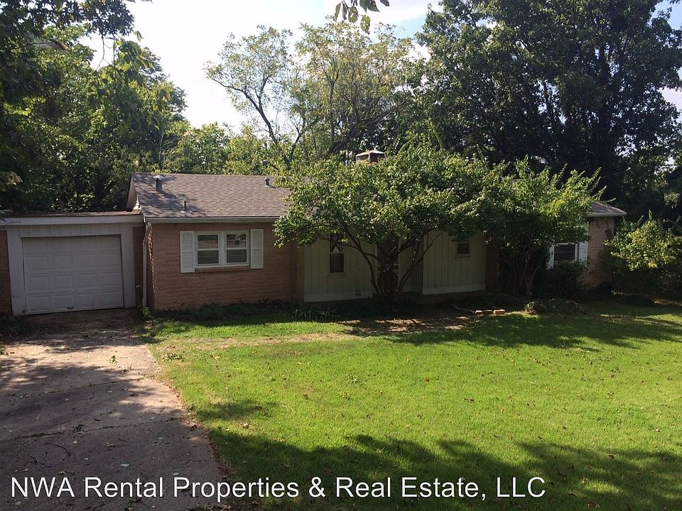 1st image of 853 N Jackson Dr