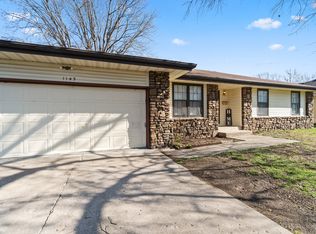 1143 W Broadmoor St, Springfield, MO 65807