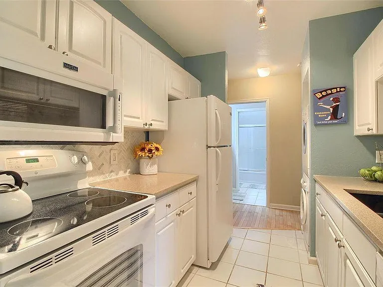 1123 N Sherman St — Photo 7