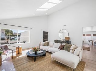984 Carnation Ave, Costa Mesa, CA 92626