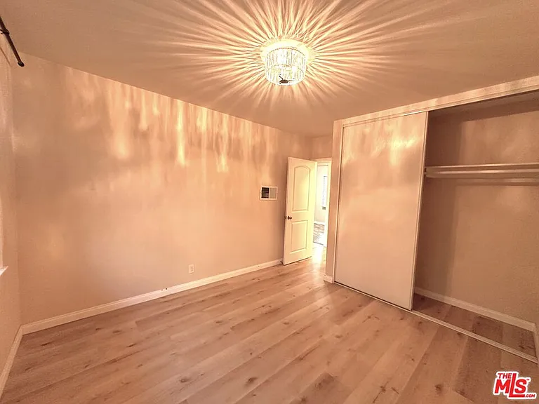 2027 Euclid St #A — Photo 12