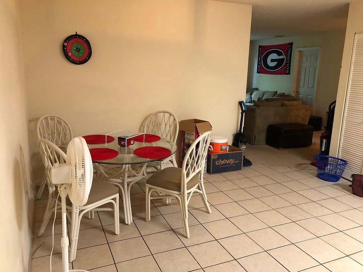 4 Bedroom Apartment in Downtown Athens! — Photo 3