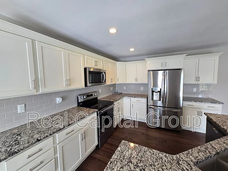 2 Old Tower Ln #C — Photo 9