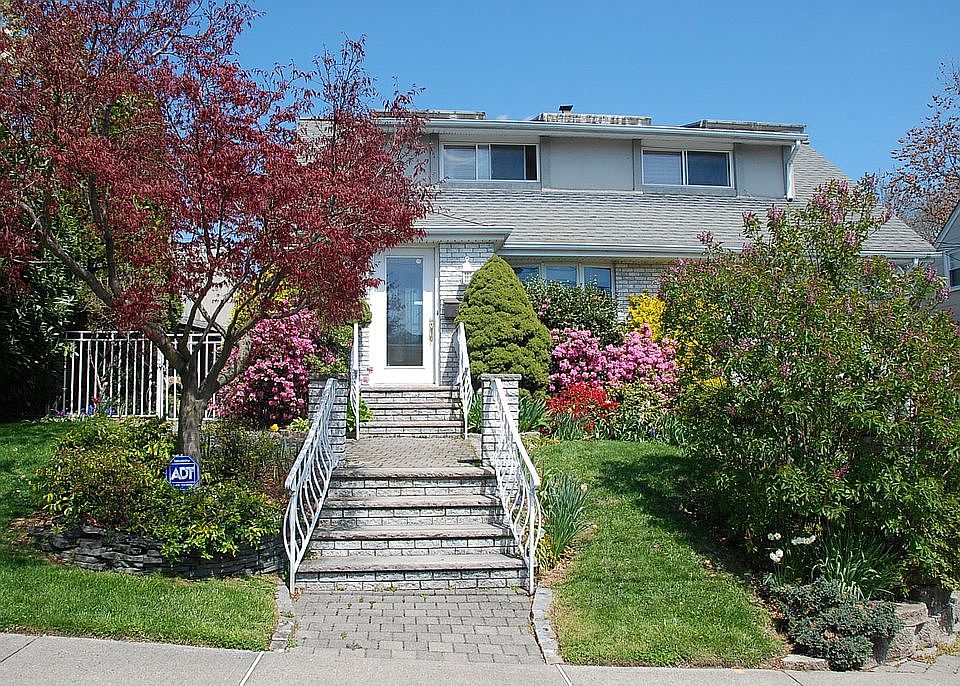 1st image of 39 Donna Dr