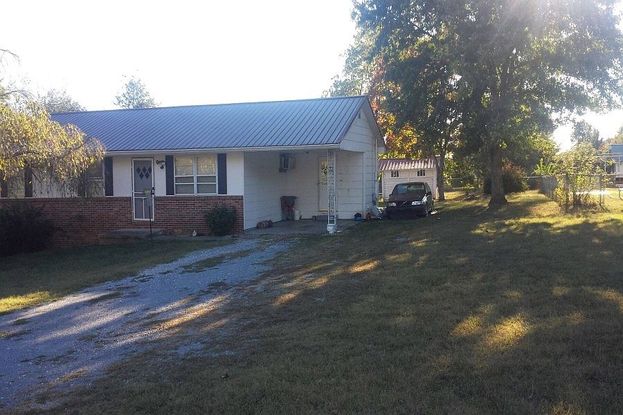 2nd image of 303 Arrowhead Dr