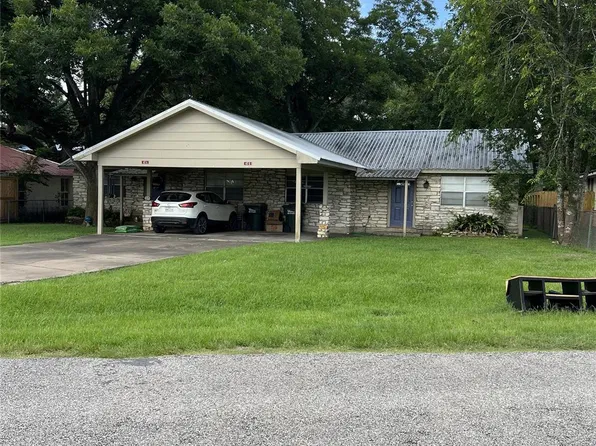 417 North St, Columbus, TX 78934