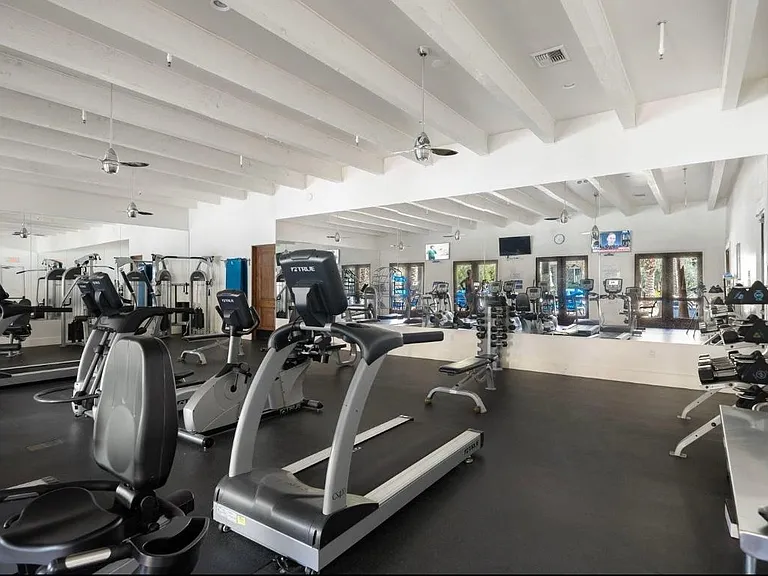 WORKOUT ROOM