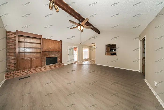 3 bed, 2.0 bath, 1398 sqft, $1,530 — Photo 3