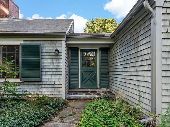 4th image of 84 Carpenter St
