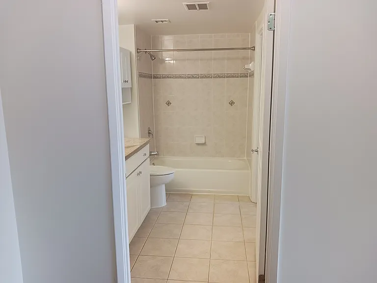 7111 Woodmont Ave #514 — Photo 13