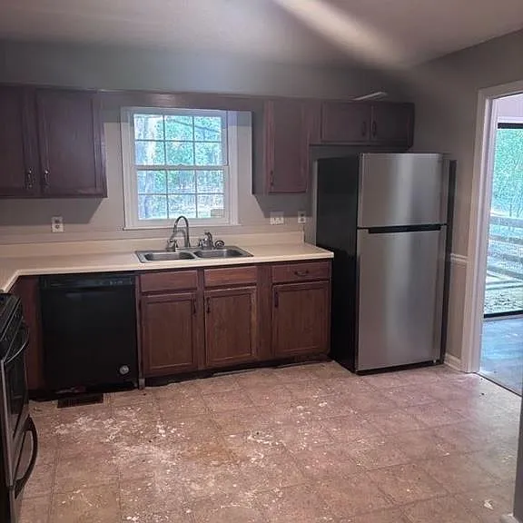 1634 Kimble Dr SW — Photo 3