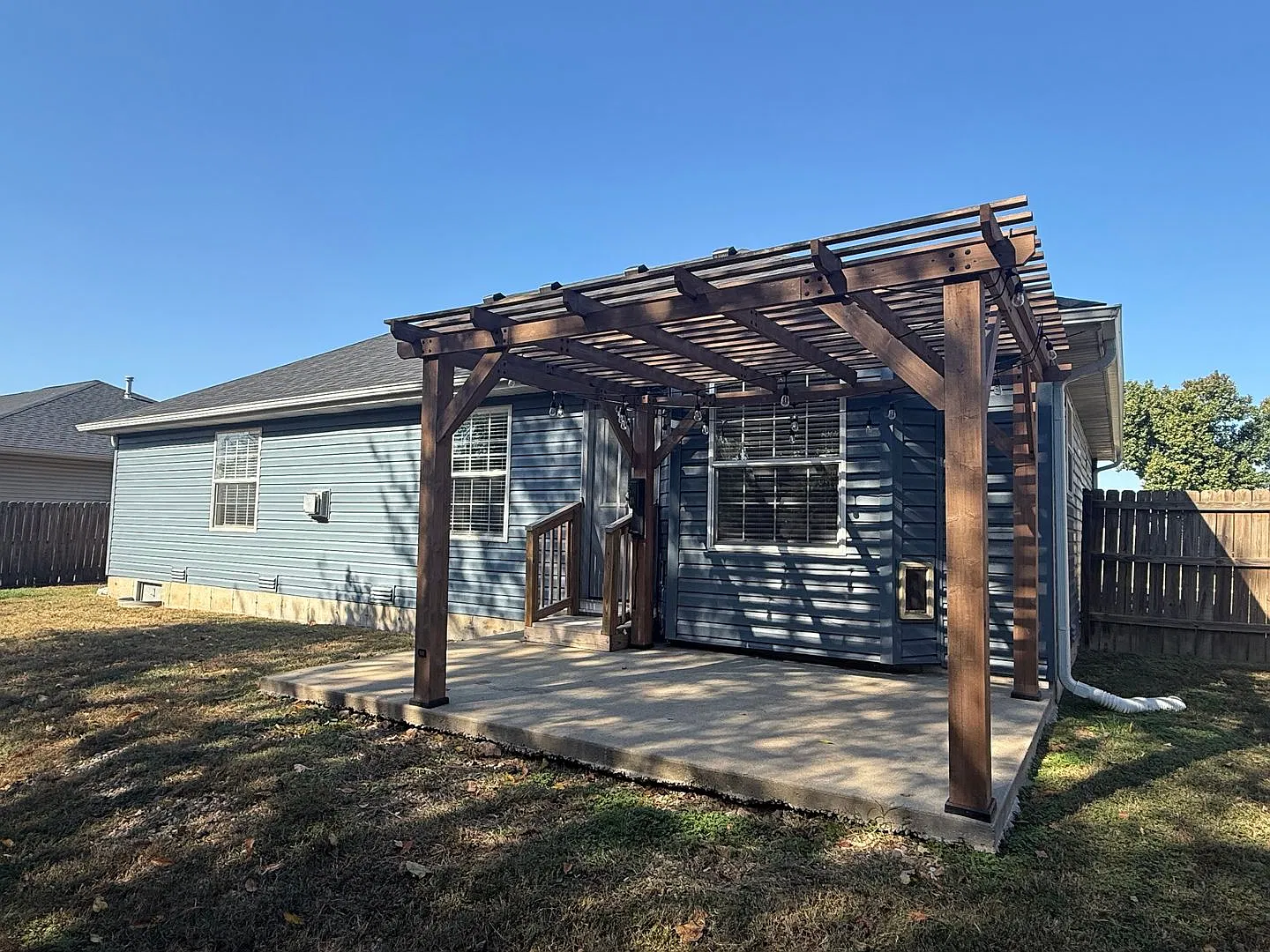 Beautiful updated home in Nixa Available Now — Photo 4