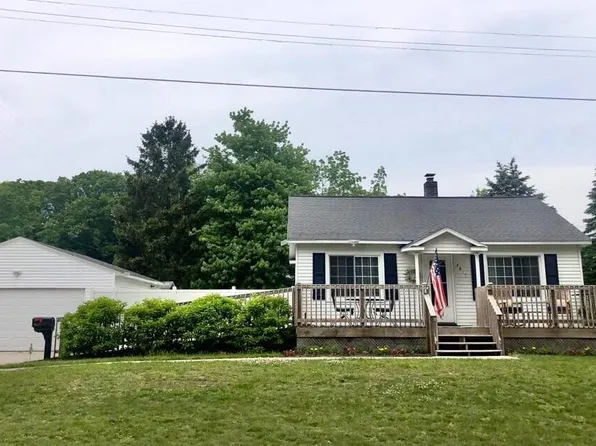 4812 Wilcox St, Montague, MI 49437