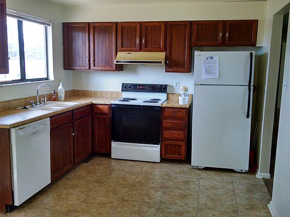 1/2 of large kitchen