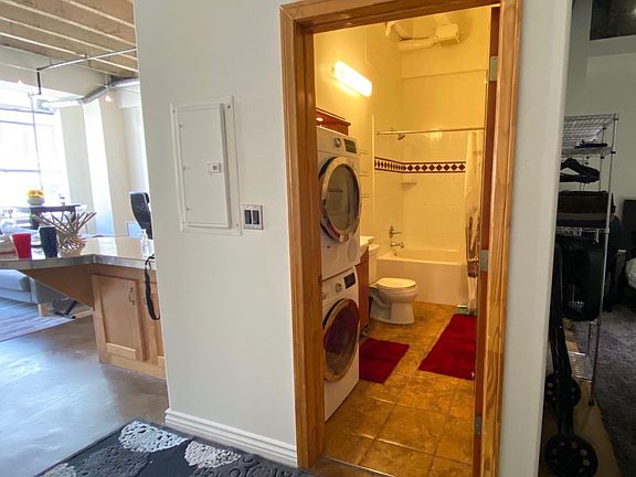 Washer/Dryer Included!