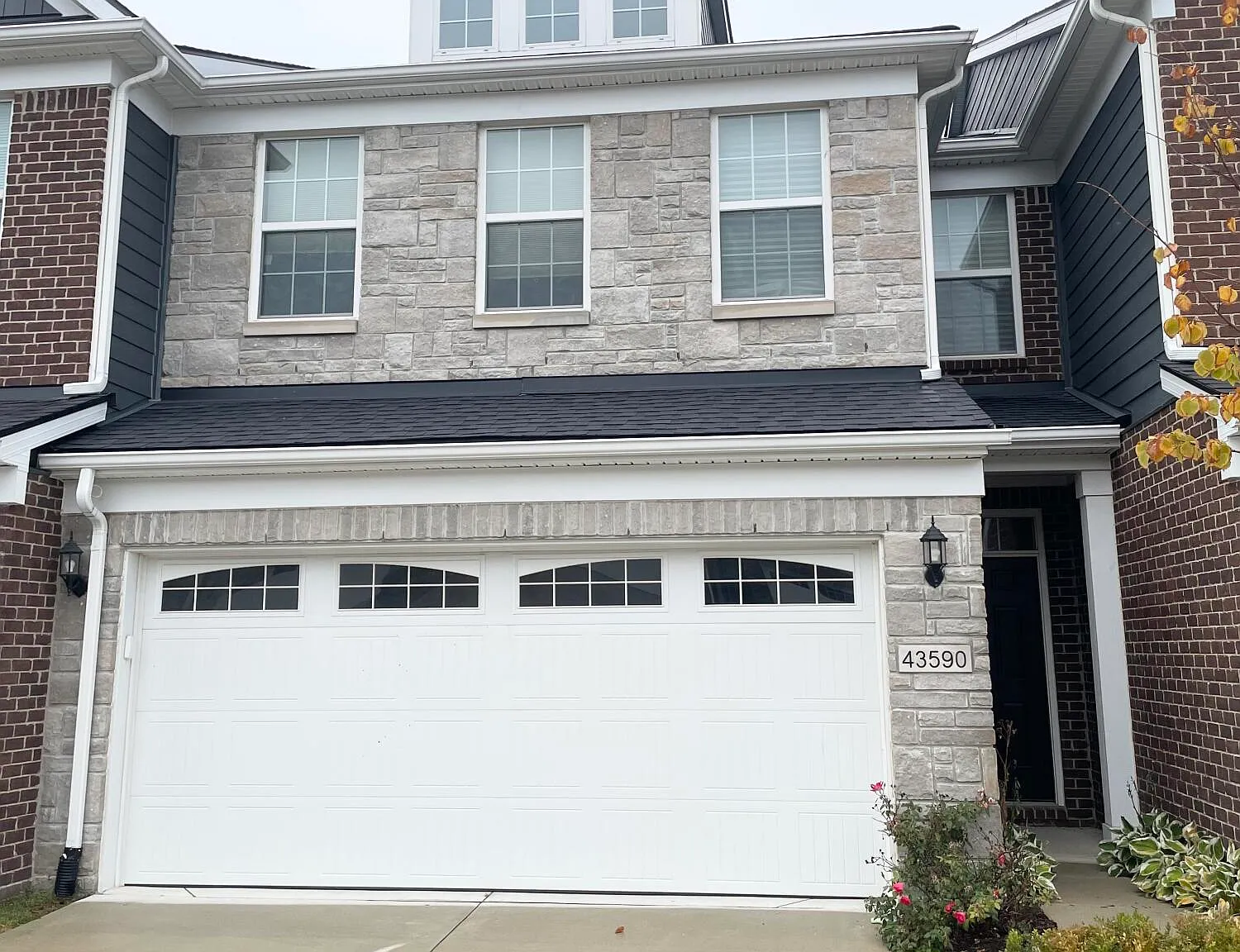 3 bed, 2.5 bath, 1945 sqft, $3,300 — Photo 1
