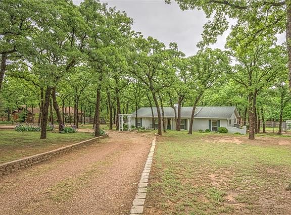 2nd image of 909 Shady Ln N