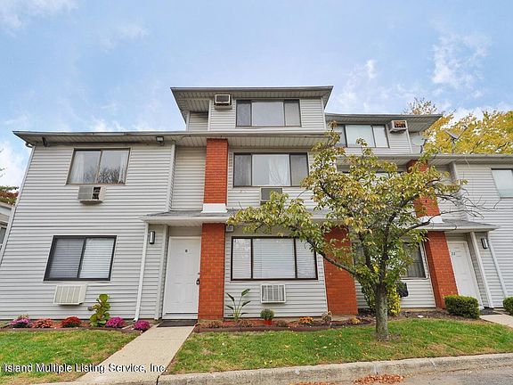 2nd image of 18 Richmond Ct