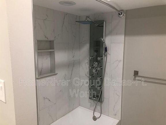 5th image of 4810 Amesbury Dr #224