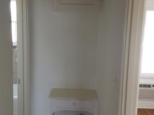 2nd image of 223 1/2 S Gramercy Pl