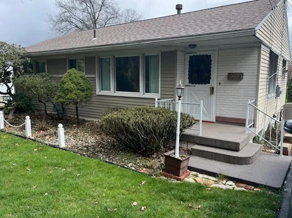 907 E Ketler Dr, Grove City, PA 16127