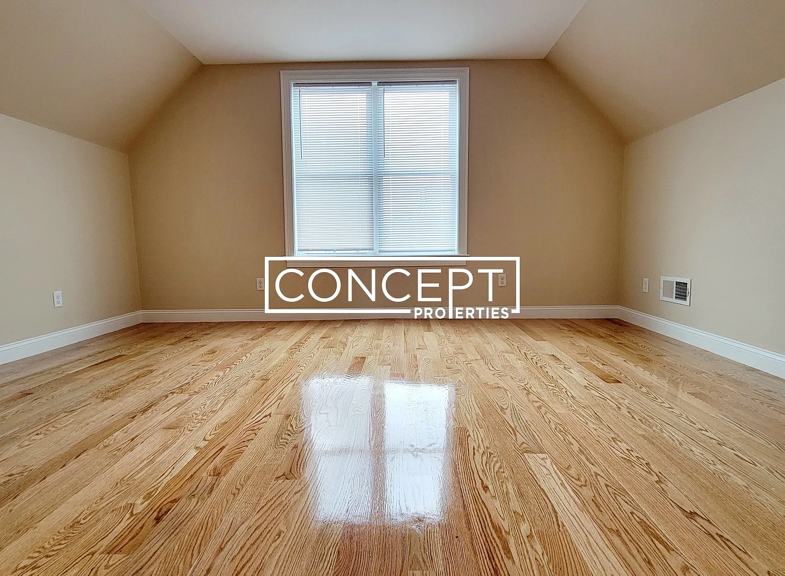 4 bed, $5,500 — Photo 1