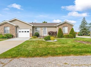 211 Huron Ln, Marine City, MI 48039