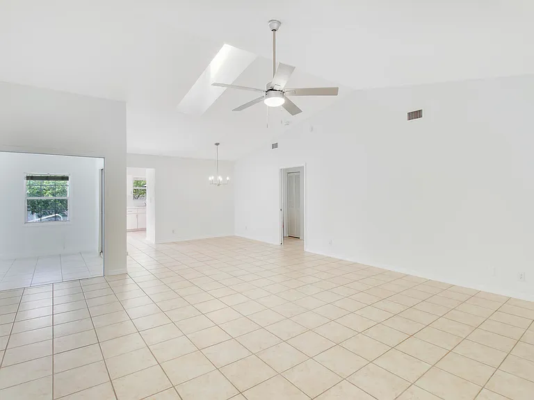 6118 Barbara St — Photo 4