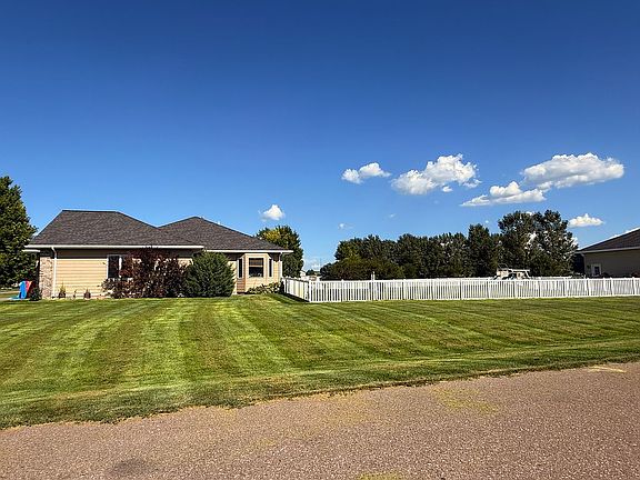 3rd image of 654 E Tumbleweed Ln